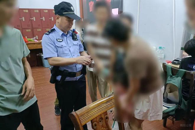 子躺在路上无法起身！幸好新利娱乐揭阳同心路有一男