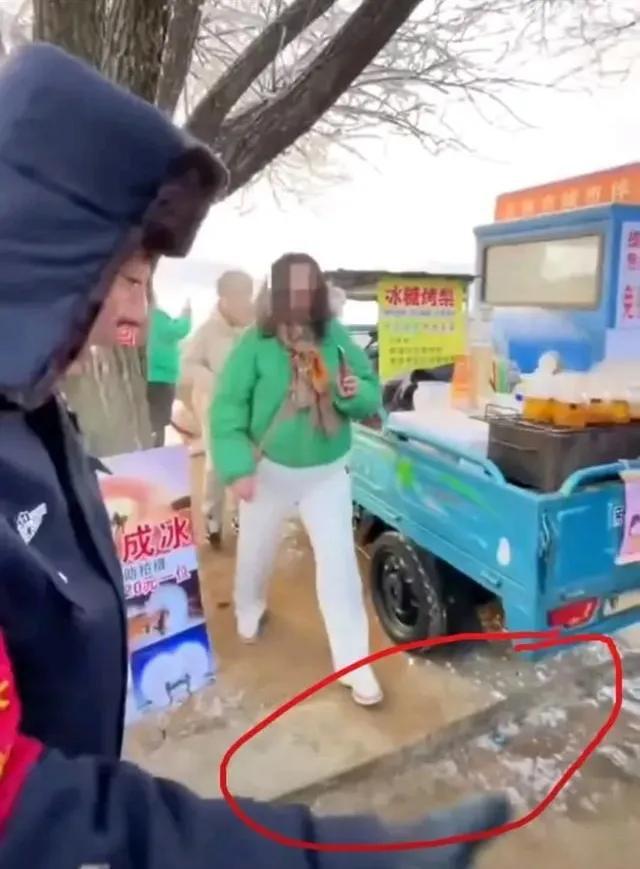 目击者闪现评论区但网友仍有几个疑问！新利体育登录实锤了！“狗爬犁”事件(图7)